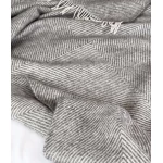 Pilkas pledas ant lovos 2