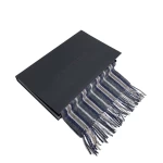 Dāvana vīrietim ir alpakas šalle ar svītrām 2