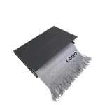 pelēka šalle ar kastīti