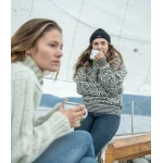 Margas vilnonis megztinis su raštu 1