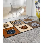 stilingas duru kilimelis namuose su kaciukais