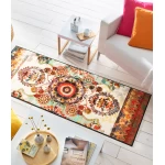 raštuotas kiliminis takas namuose