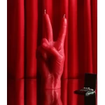 Ar rokām darināta svece Peace Red 1