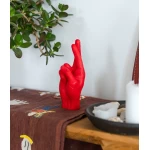 Ar rokām darināta svece Crossed Fingers Red 1