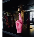 Ar rokām darināta svece Crossed Fingers Pink 1
