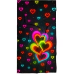 juodas paplūdimio rankšluostis su širdelėmis