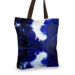 tamsiai mėlyna moteriška rankinė peizažas