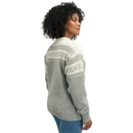 šviesiai pilkas megztinis moterims 4