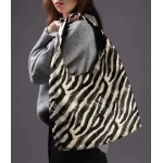 rankine moterims zebro rastas 1