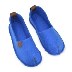 mėlynos kambarinės šlepetės