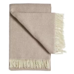 vilnonis pledas su rombais rausvas