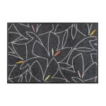 pilkas durų kilimėlis su linijomis