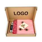 Personalizuotos verslo dovanos – prabangus Merino pledas ir gertuvė 1