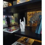 Baltas krāsas You Rock svece interjerā 1