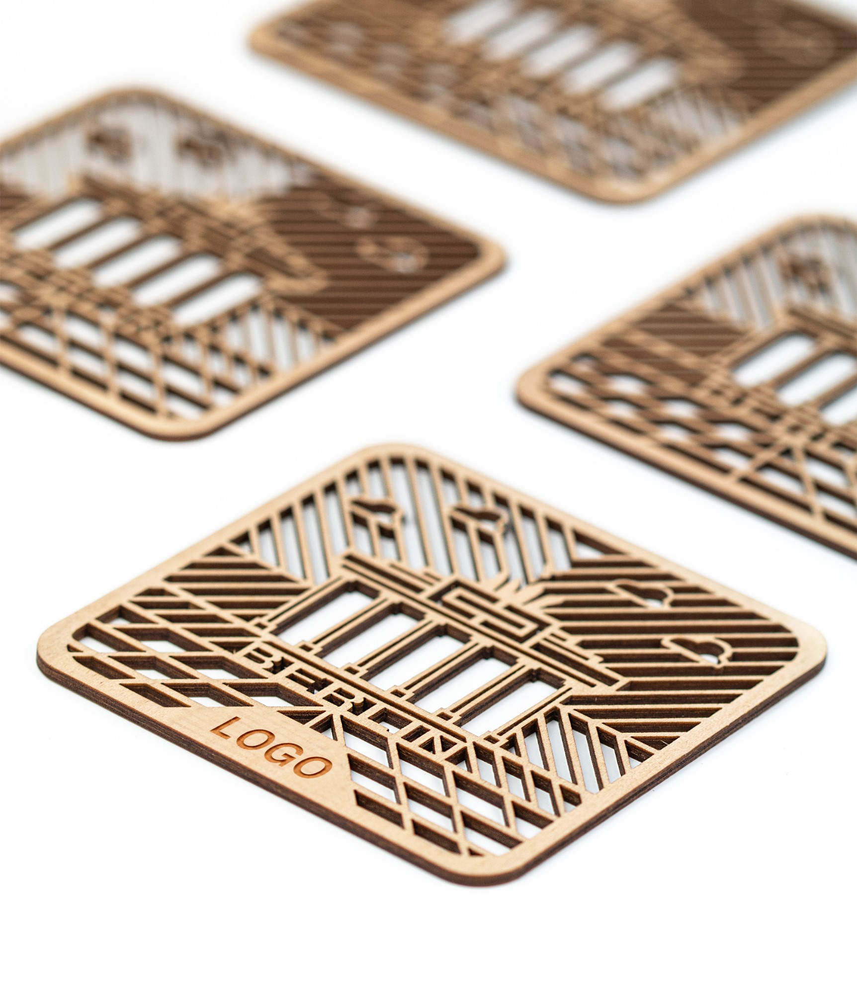 padėkliukai su įmonės logotipu