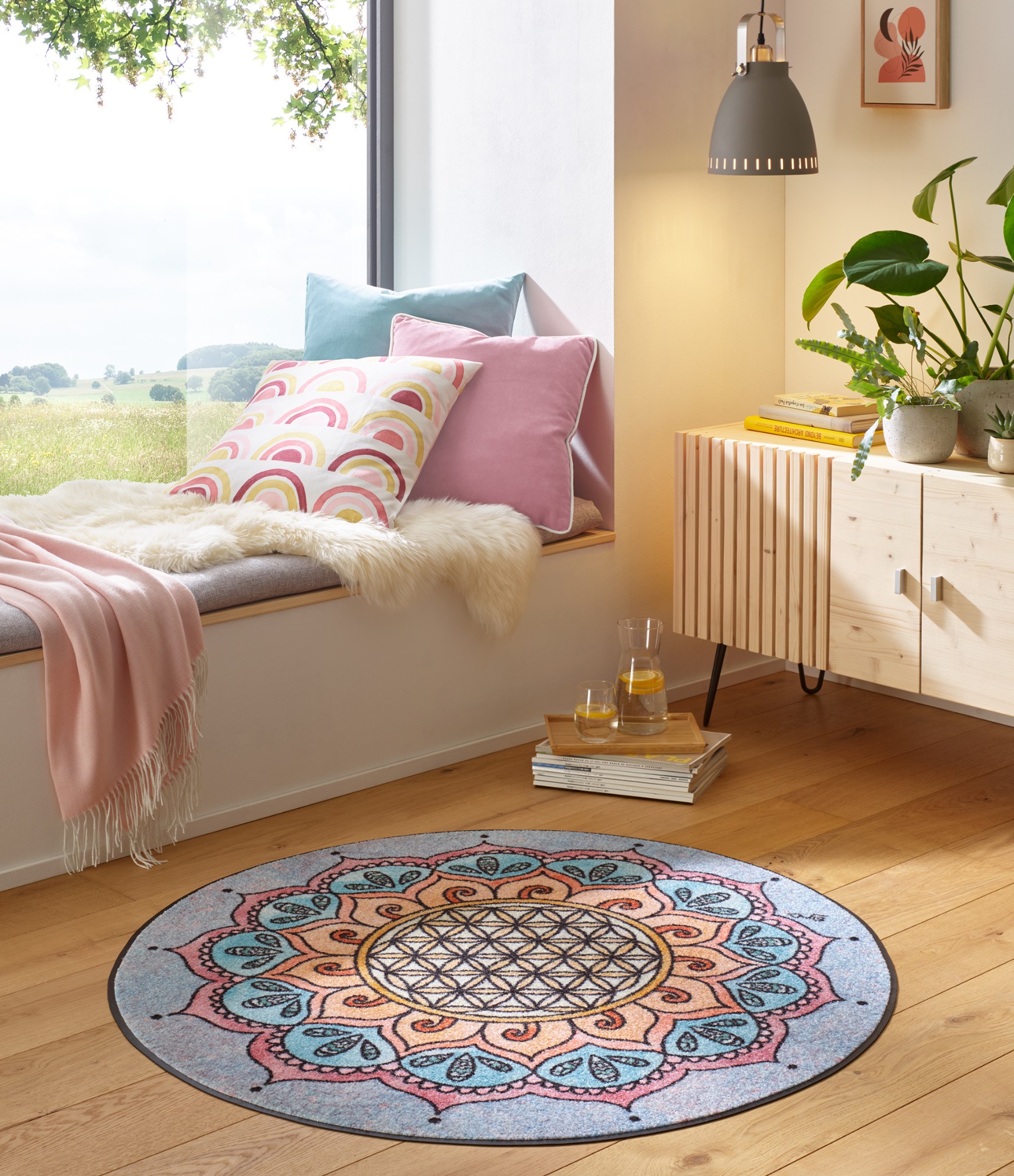 stlingas apvalus plaunamas kilimas kambaryje