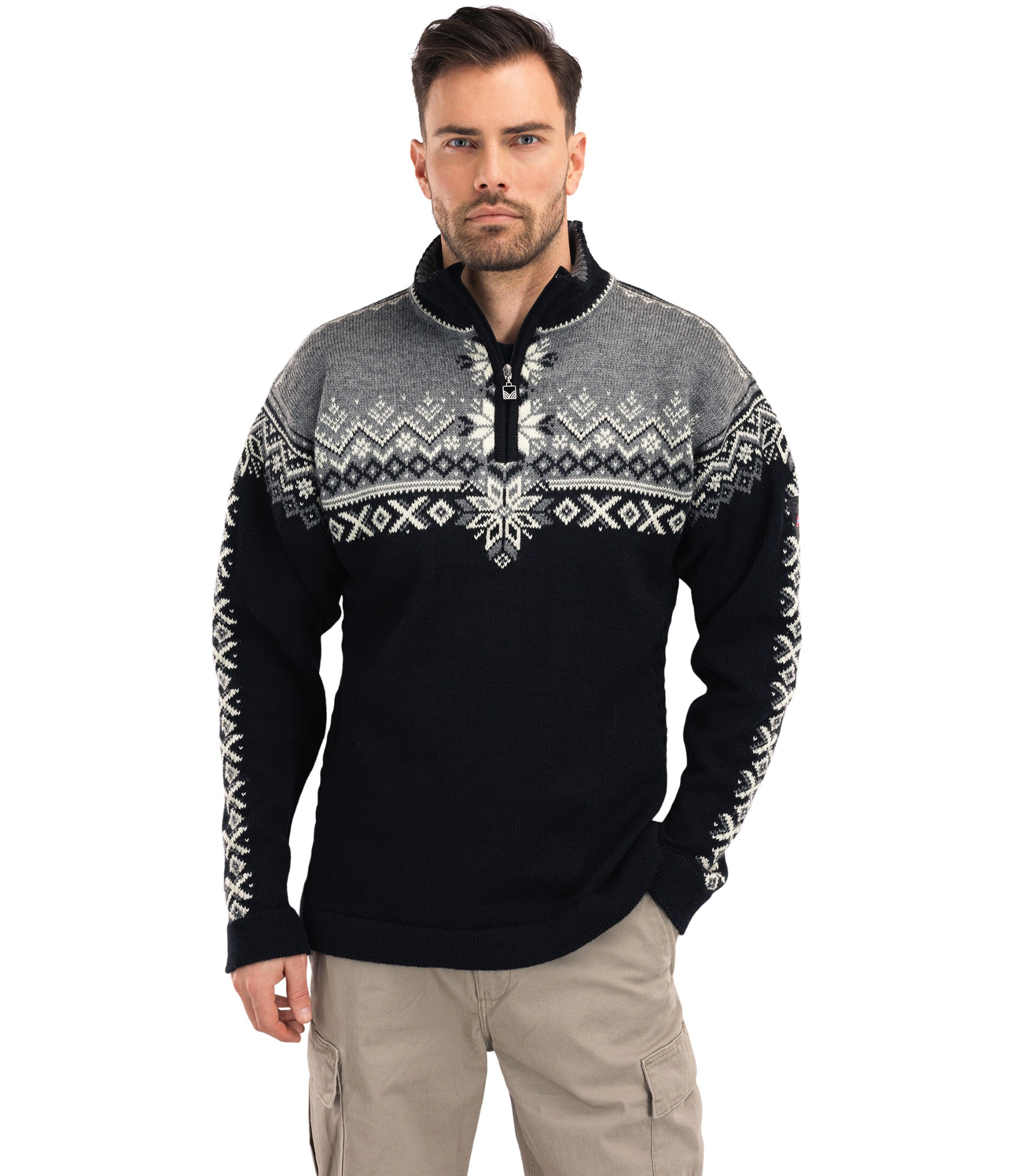 juodas raštuotas vyriškas megztinis