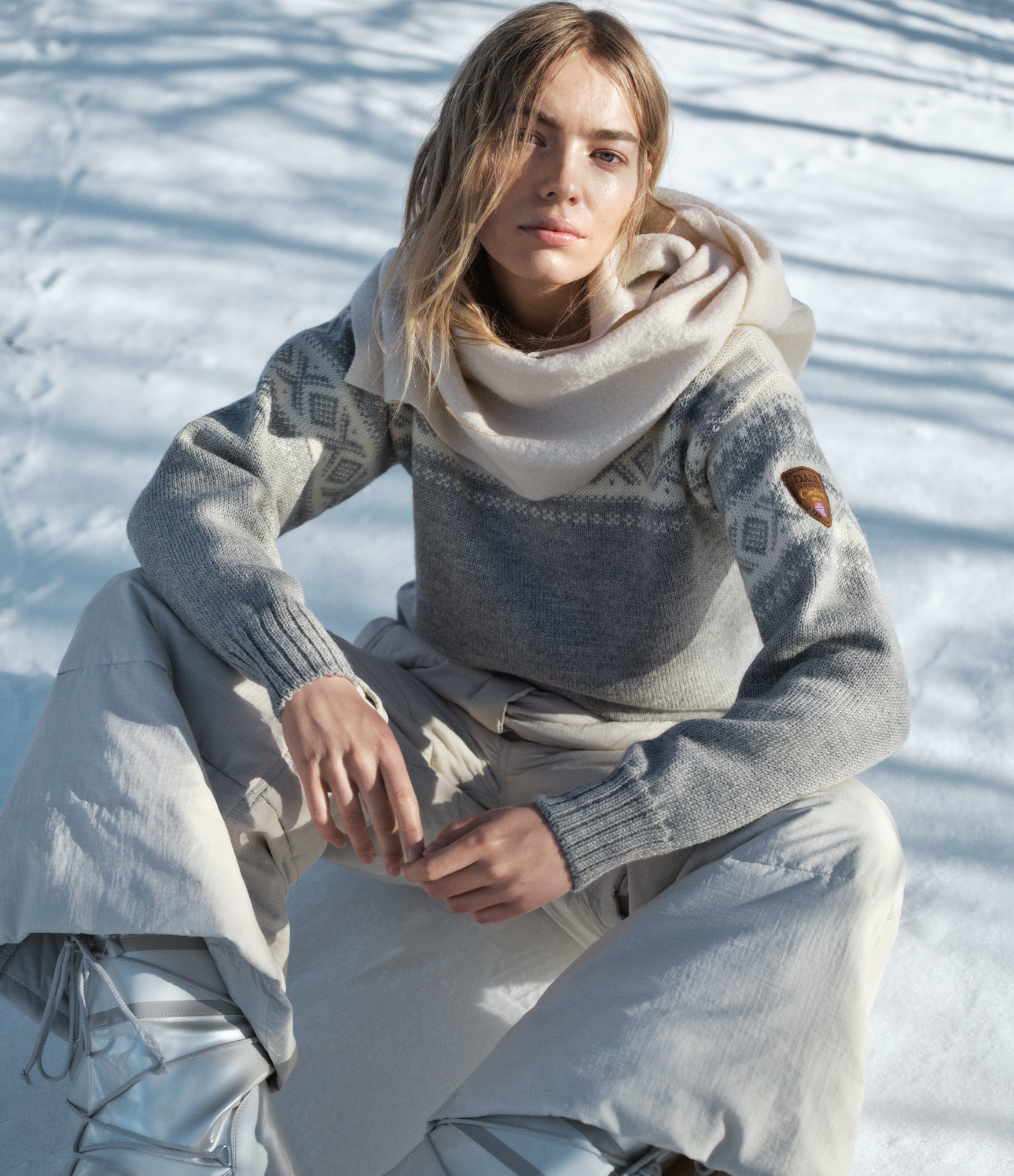 vilnonis megztinis moterims