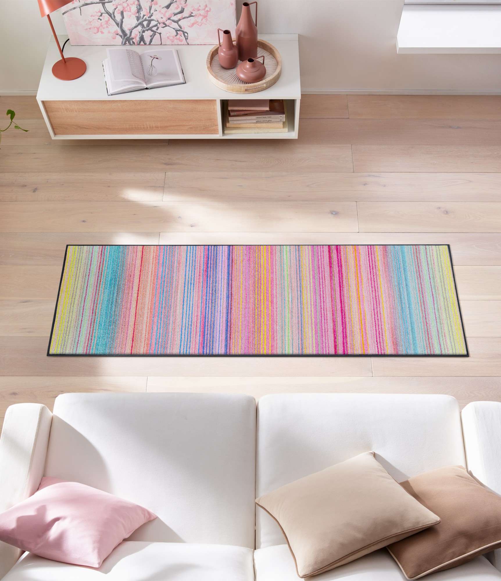 spalvingas kiliminis takas namams