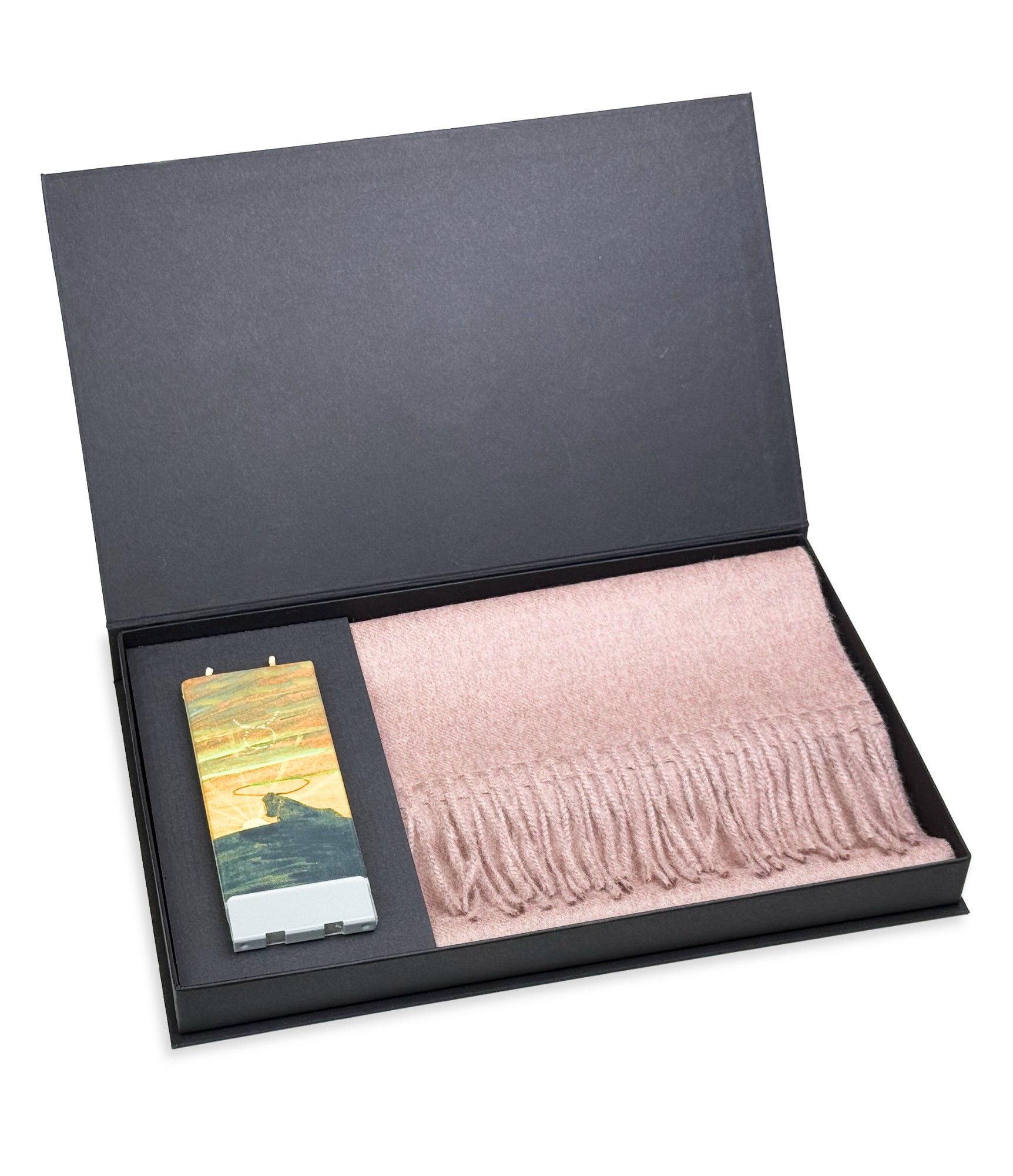 rausvas vilnonis salikas ir zvake zodiakas jautis