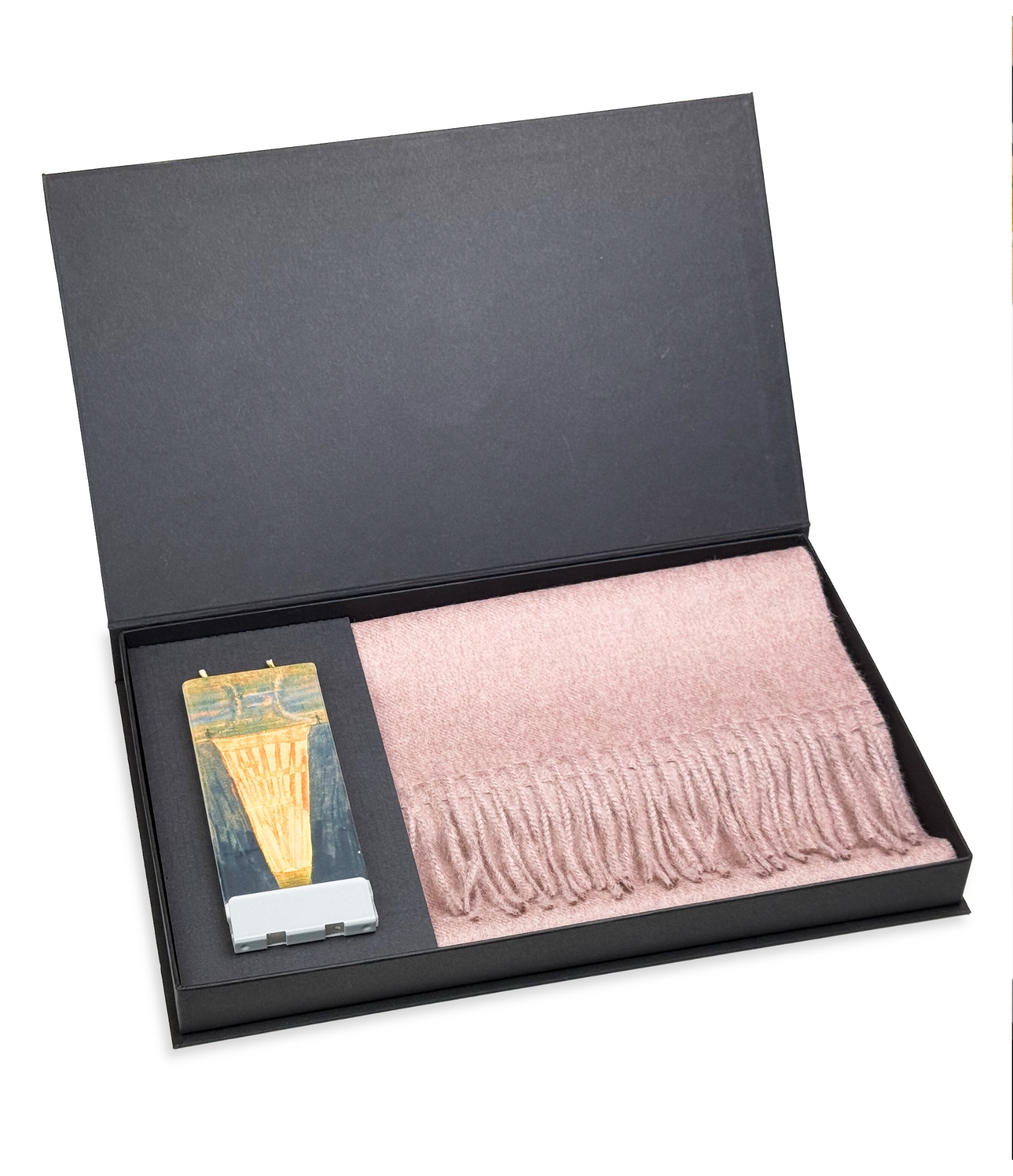 rožinis salikas ir zvake zodiakas dvyniai